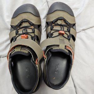 Teva Flintwood Sandals worn once/excellent condition